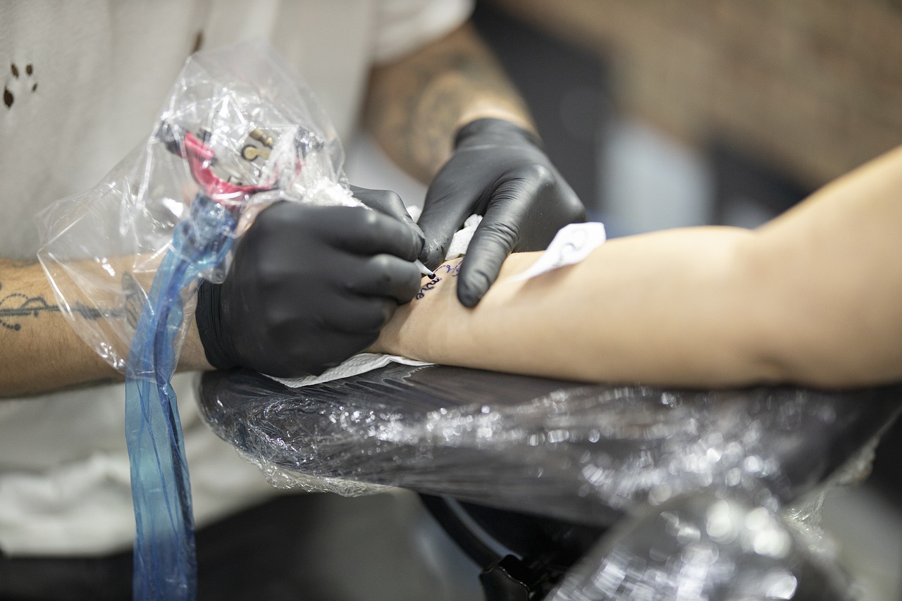 Искусство безупречных татуировок: Значение качественных красок для мастеров